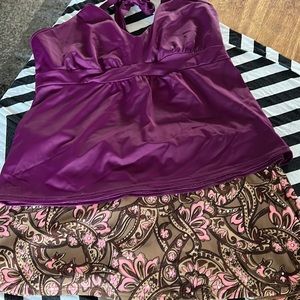 Venus size 12 tankini, with skirted bottom. Included extra black bottom